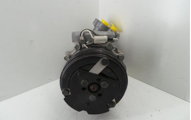 Renault Clio II BJ: 2005 Klimakompressor 8200037058, SD6V12 SANDEN